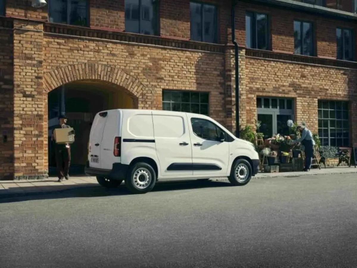 Nuovo Proace City, anche Verso: Toyota sfida FCA, PSA e Renault nei veicoli commerciali leggeri [LCV] (11)