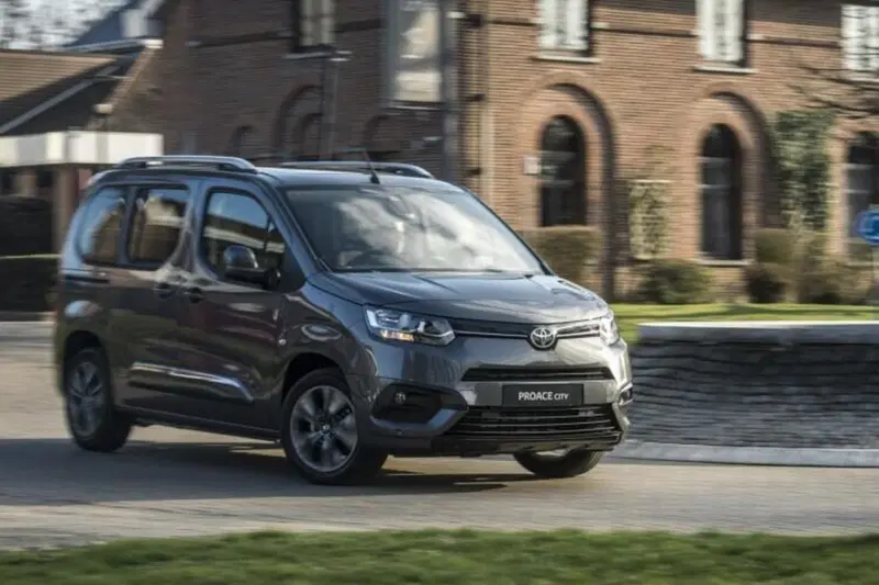 Nuovo Proace City, anche Verso: Toyota sfida FCA, PSA e Renault nei veicoli commerciali leggeri [LCV]