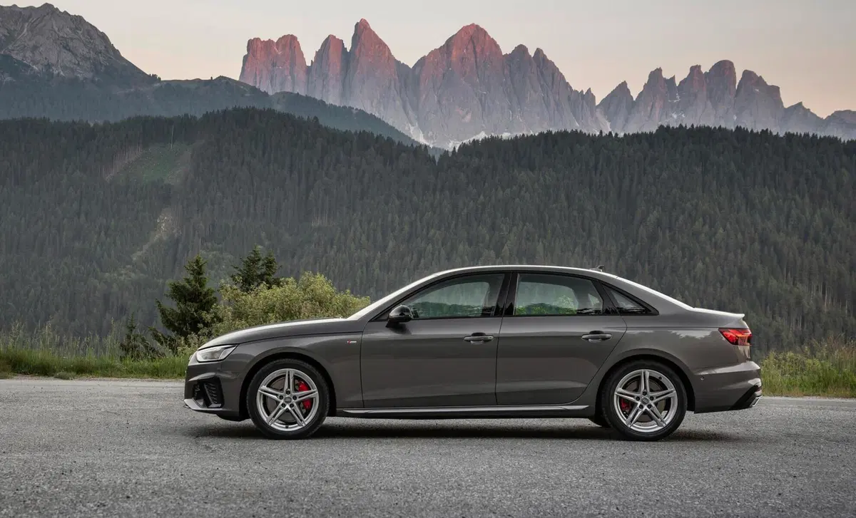 Audi A4 45 TFSI quattro S tronic quattro edition (2)