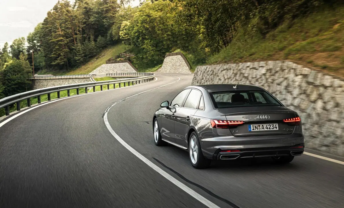 Audi A4 45 TFSI quattro S tronic quattro edition (7)