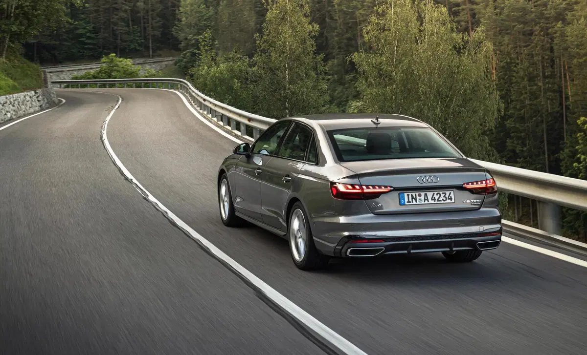 Audi A4 45 TFSI quattro S tronic quattro edition (10)