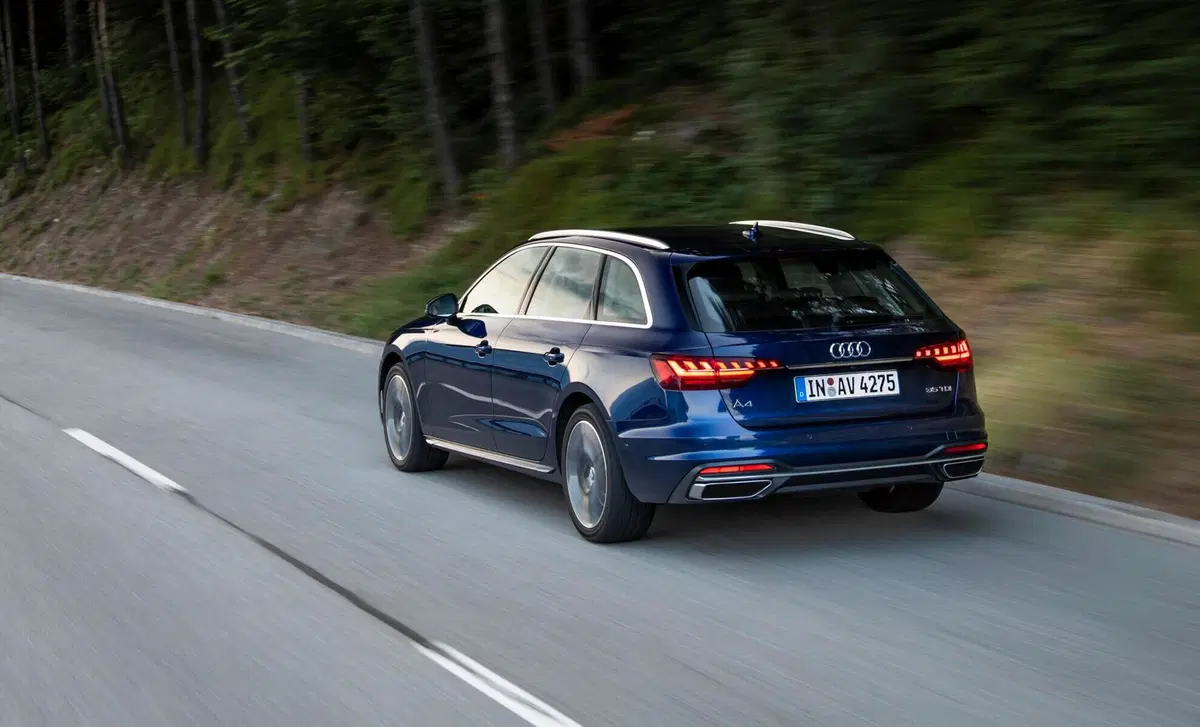 Audi A4 Avant 40 TFSI quattro S tronic Business Advanced (10)