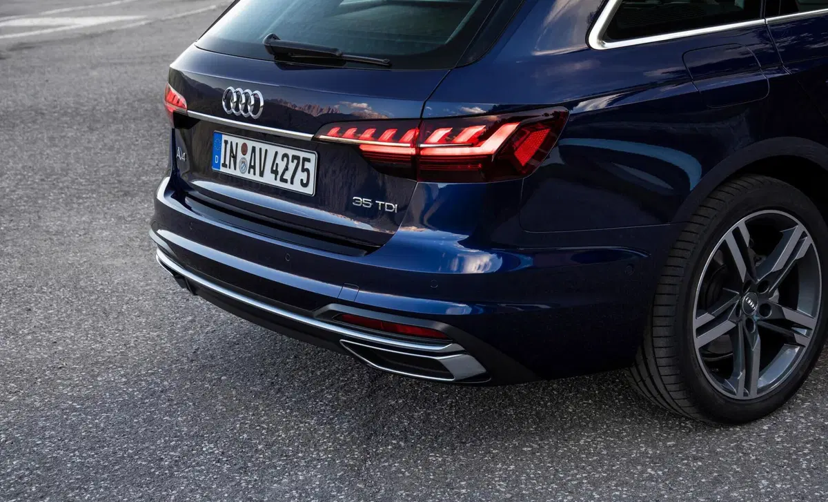 Audi A4 Avant 40 TFSI quattro S tronic Business Advanced (19)
