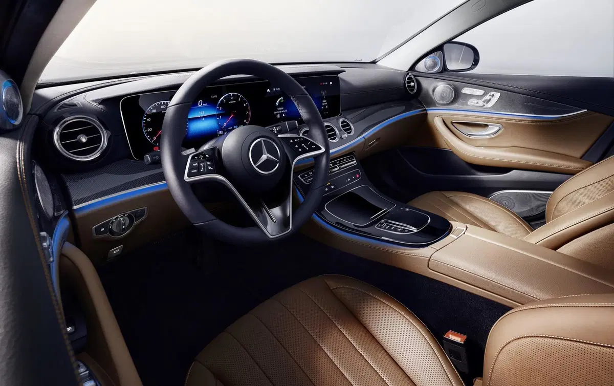 Mercedes Classe E Coupé e Cabrio 2020: uno sguardo agli interni (3)