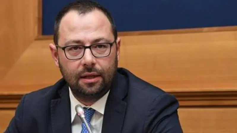 Patuanelli: &laquo;Ops, ci siamo dimenticati del settore auto...&raquo;