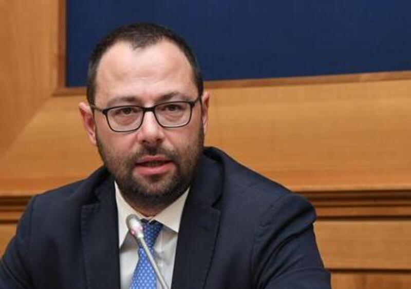 Patuanelli: &laquo;Ops, ci siamo dimenticati del settore auto...&raquo;