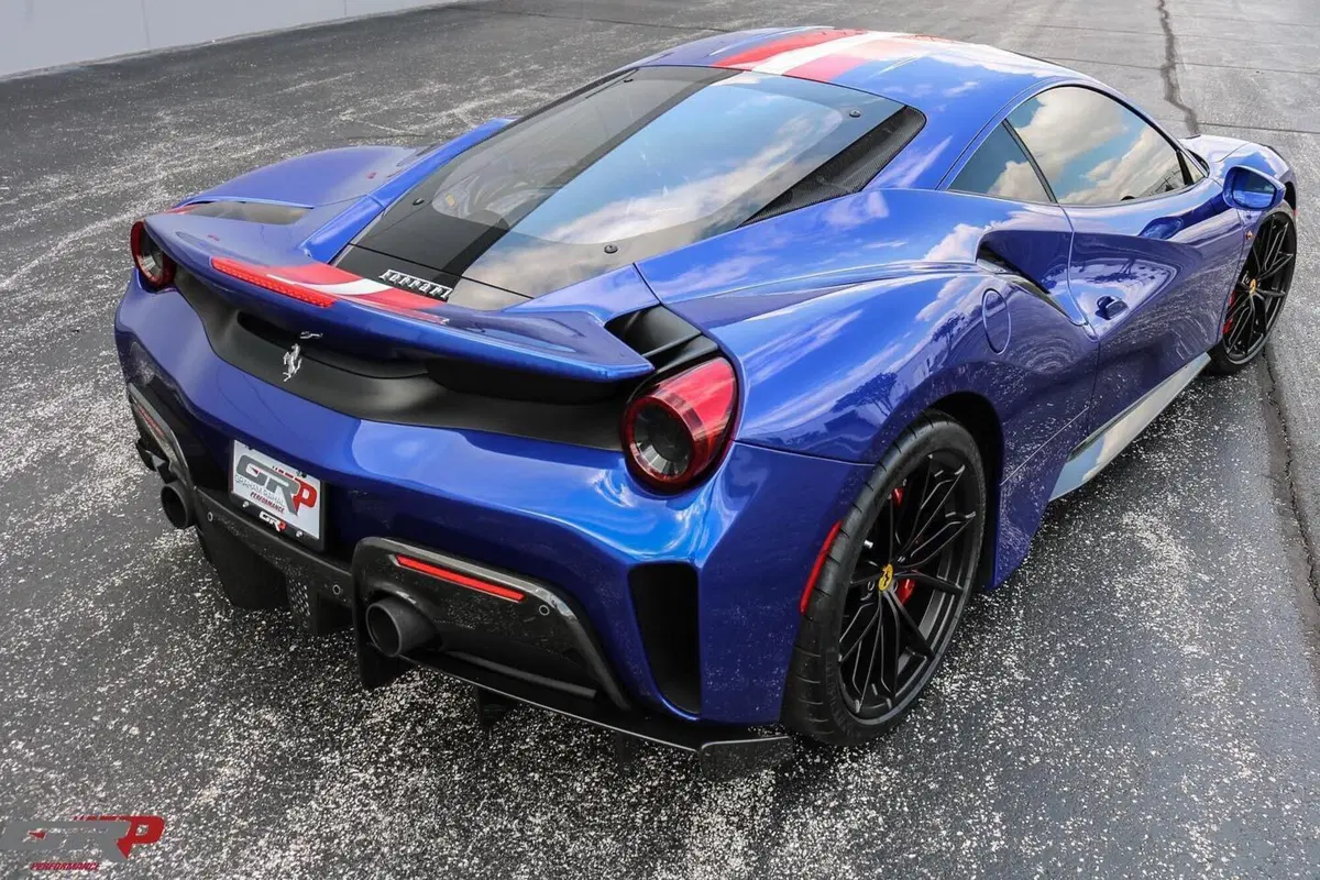 Ferrari 488 Pista, in vendita a 485.000 dollari un esemplare che strizza l'occhio agli USA