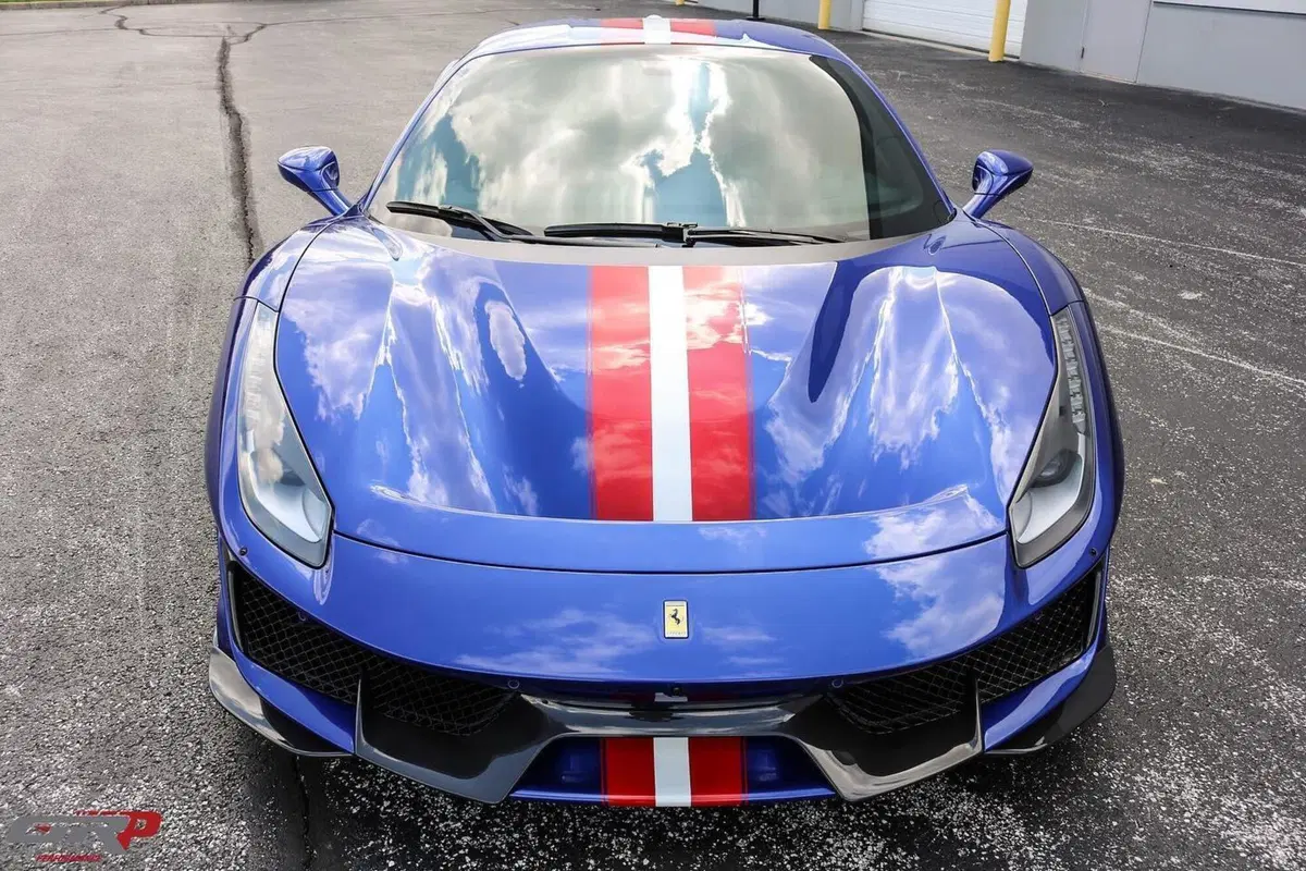 Ferrari 488 Pista, in vendita a 485.000 dollari un esemplare che strizza l'occhio agli USA (2)