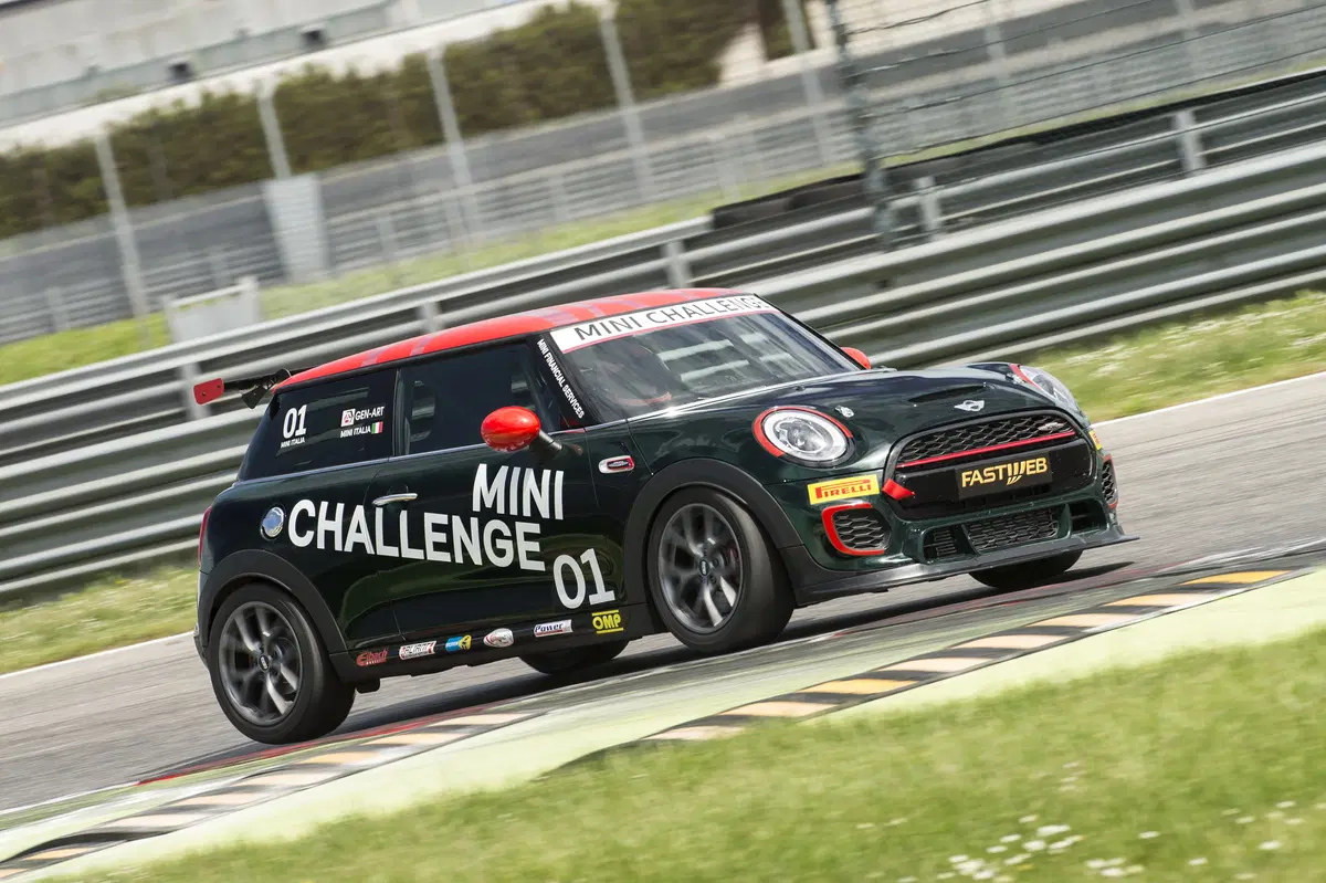Mini Challenge John Cooper Works 2016: alla scoperta della vettura [Video] (2)