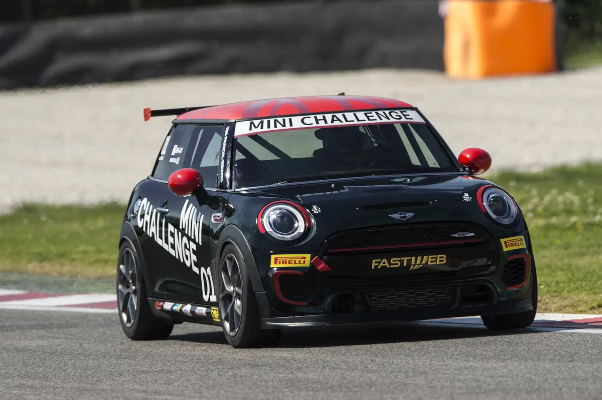 Mini Challenge John Cooper Works 2016: alla scoperta della vettura [Video]