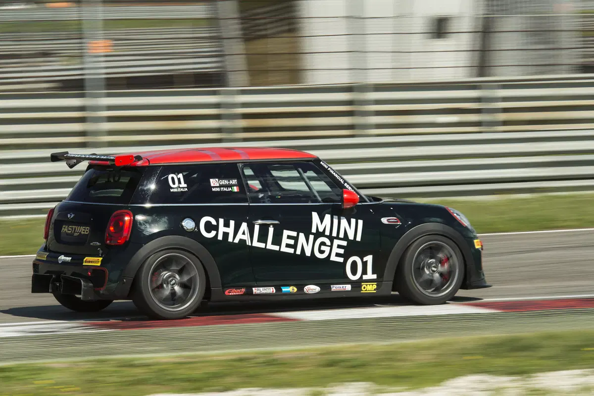 Mini Challenge John Cooper Works 2016: alla scoperta della vettura [Video] (7)