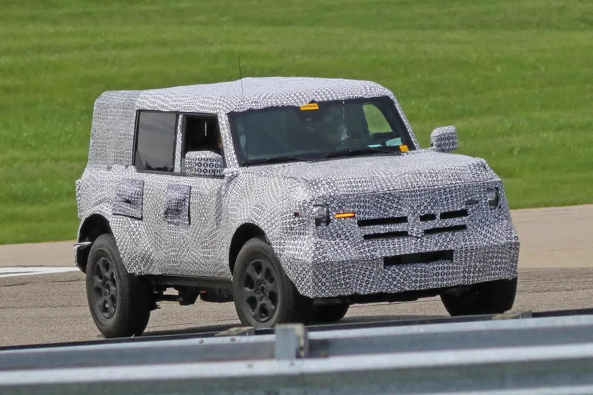 Nuovo Ford Bronco: sarà sia SUV che fuoristrada [Foto spia] (7)