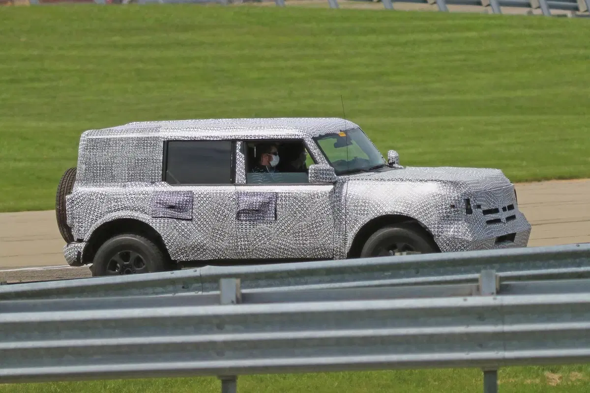 Nuovo Ford Bronco: sarà sia SUV che fuoristrada [Foto spia] (9)