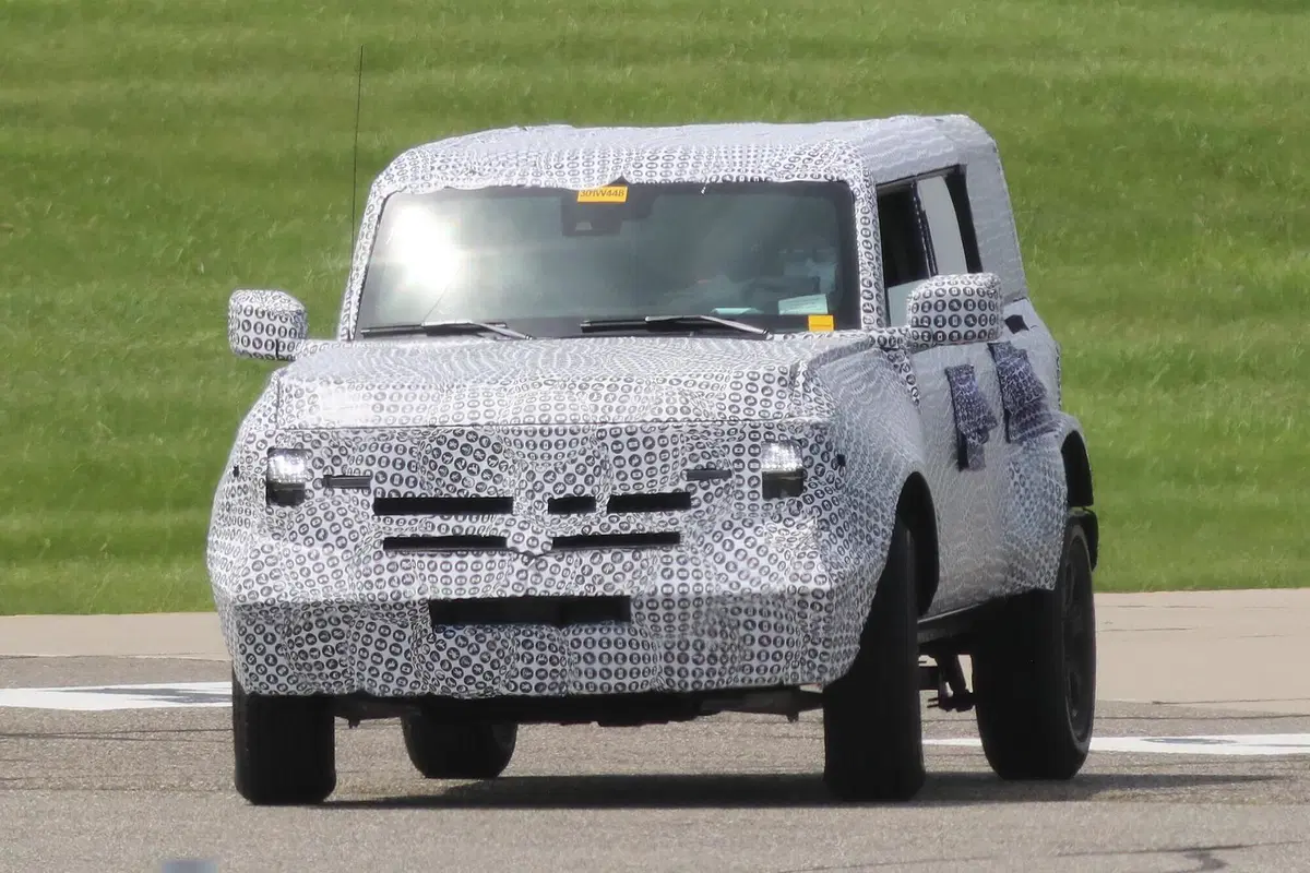 Nuovo Ford Bronco: sarà sia SUV che fuoristrada [Foto spia] (3)