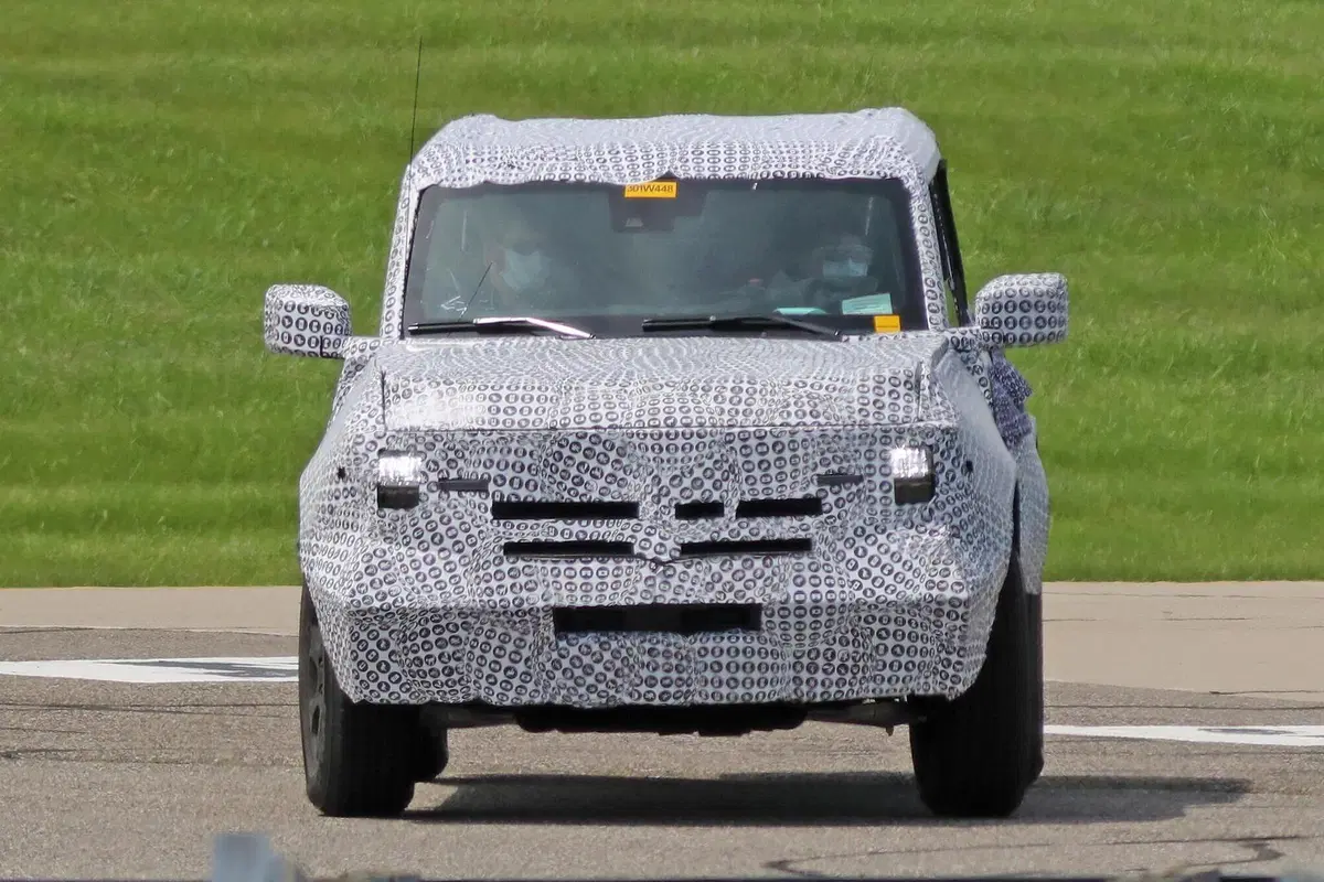Nuovo Ford Bronco: sarà sia SUV che fuoristrada [Foto spia] (4)