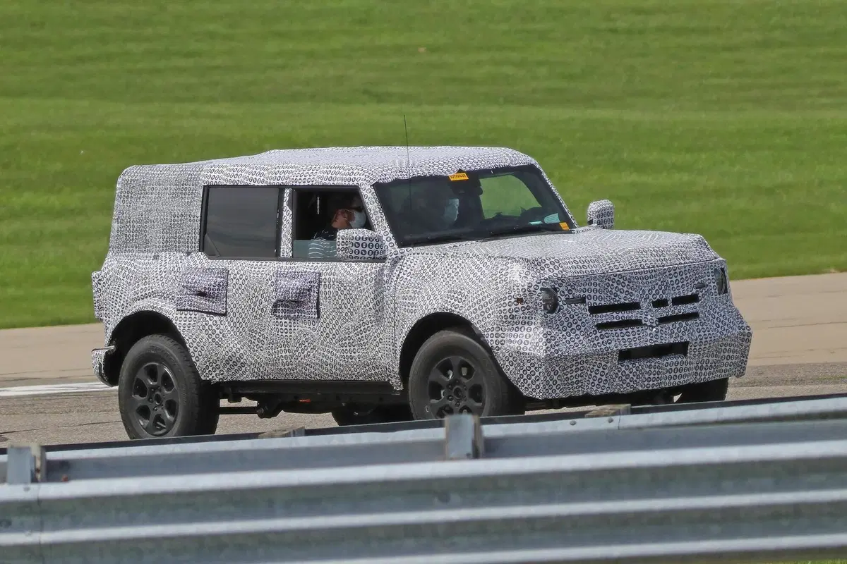 Nuovo Ford Bronco: sarà sia SUV che fuoristrada [Foto spia] (8)
