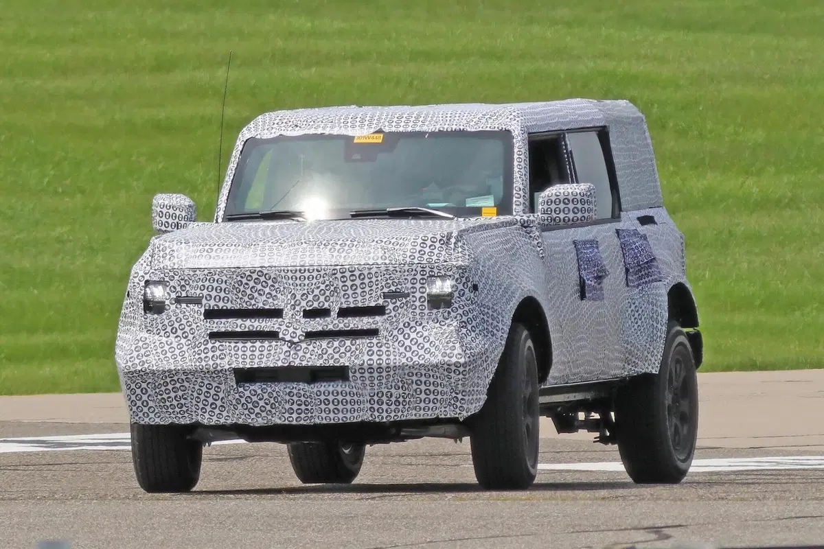 Nuovo Ford Bronco: sarà sia SUV che fuoristrada [Foto spia] (2)