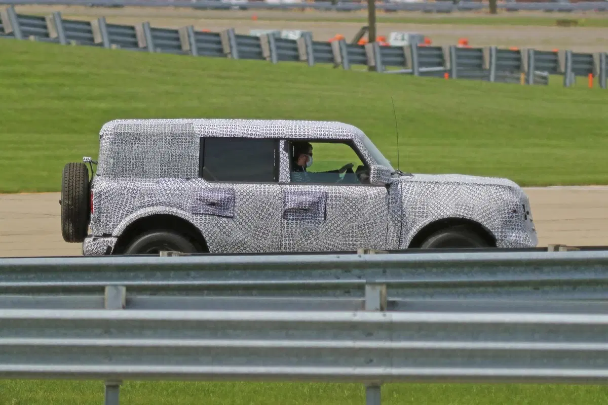 Nuovo Ford Bronco: sarà sia SUV che fuoristrada [Foto spia] (10)