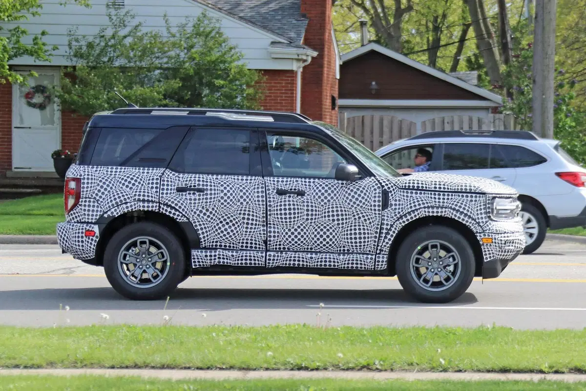 Nuovo Ford Bronco: sarà sia SUV che fuoristrada [Foto spia] (7)