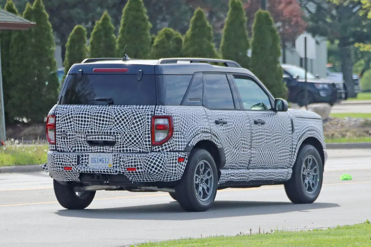 Nuovo Ford Bronco: sarà sia SUV che fuoristrada [Foto spia] (2)