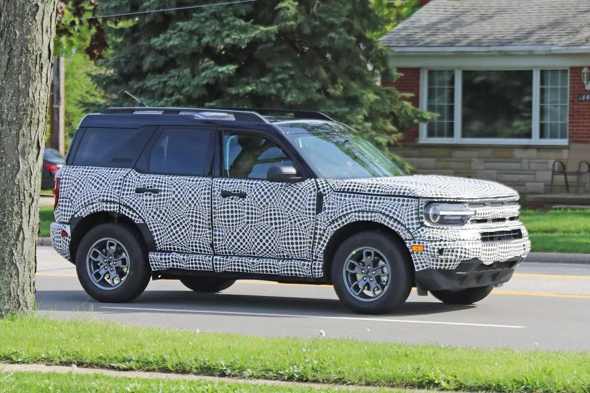 Nuovo Ford Bronco: sarà sia SUV che fuoristrada [Foto spia] (10)