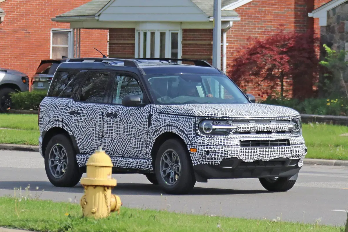 Nuovo Ford Bronco: sarà sia SUV che fuoristrada [Foto spia] (6)