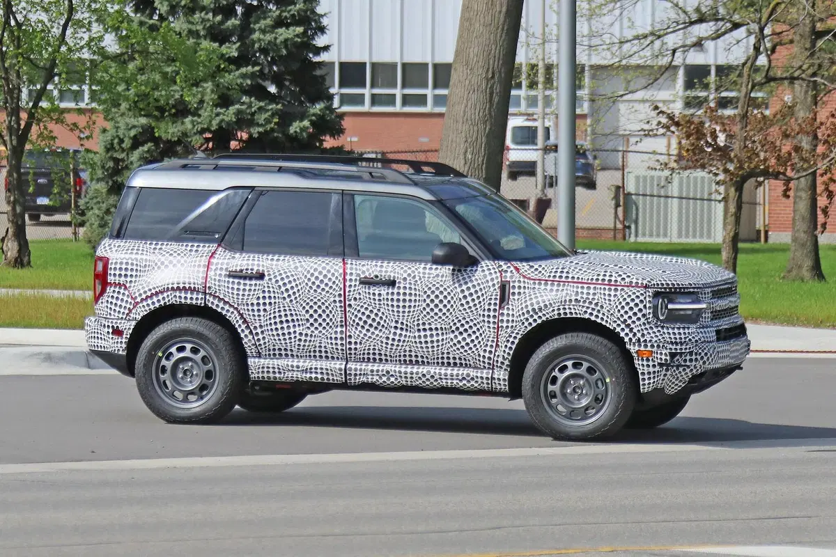 Nuovo Ford Bronco: sarà sia SUV che fuoristrada [Foto spia]