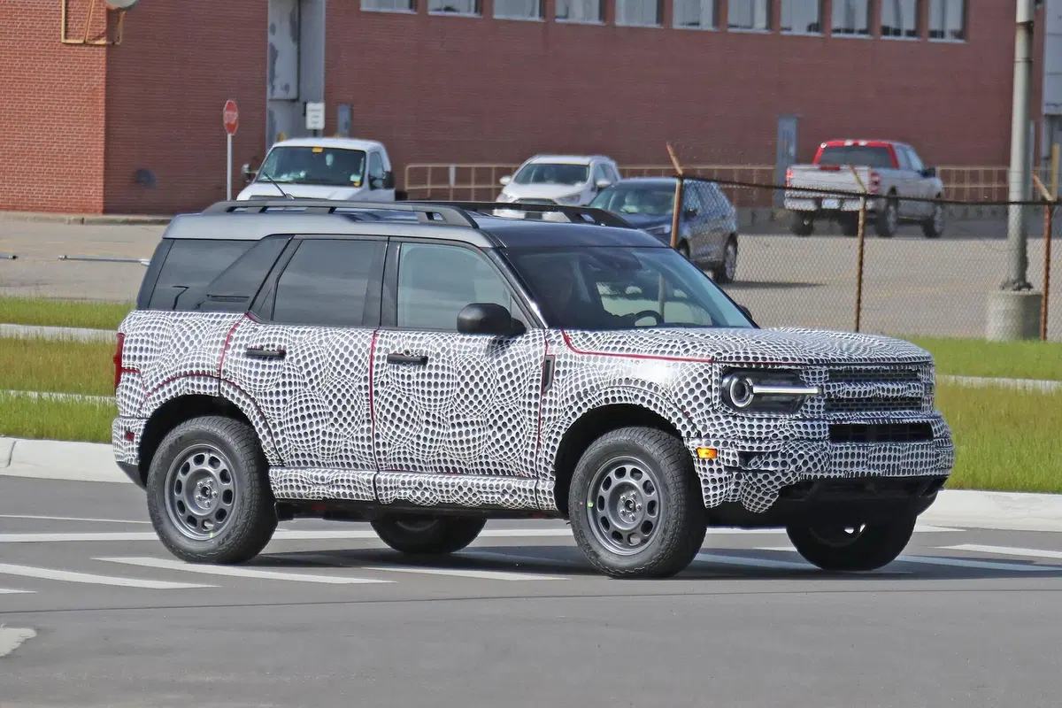 Nuovo Ford Bronco: sarà sia SUV che fuoristrada [Foto spia] (13)
