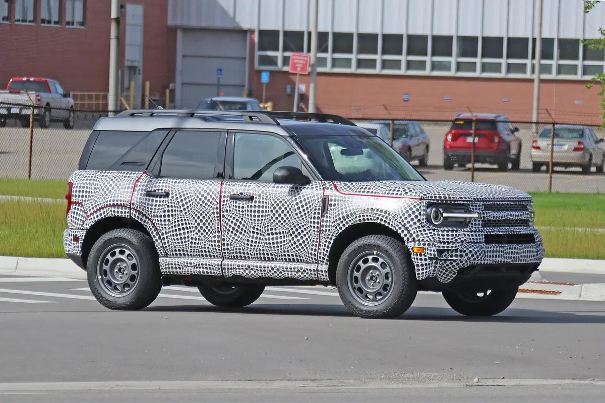 Nuovo Ford Bronco: sarà sia SUV che fuoristrada [Foto spia] (16)