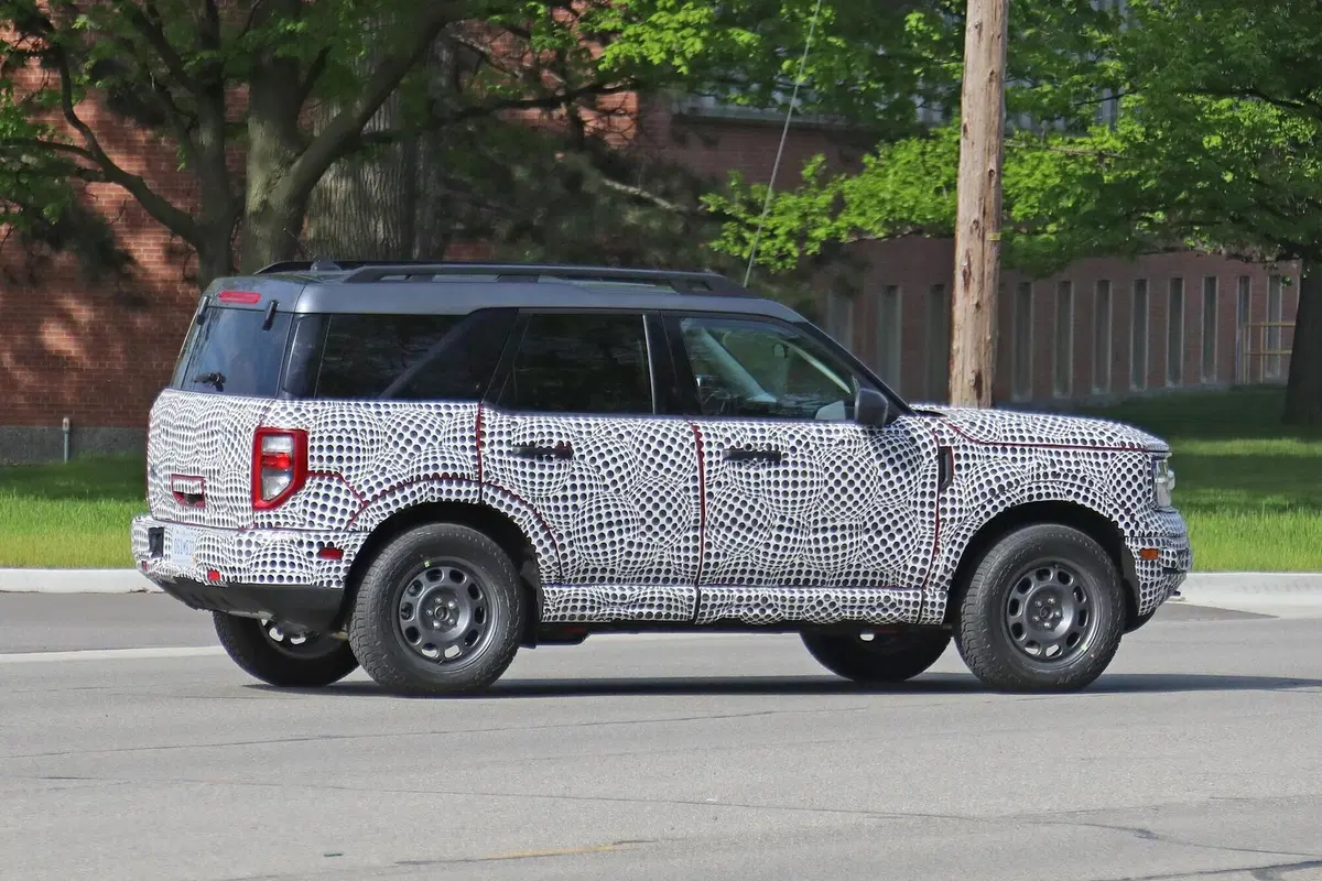 Nuovo Ford Bronco: sarà sia SUV che fuoristrada [Foto spia] (9)