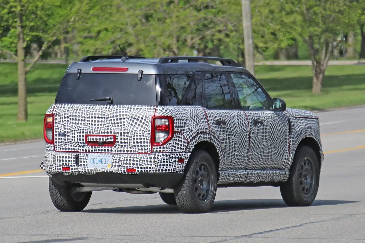 Nuovo Ford Bronco: sarà sia SUV che fuoristrada [Foto spia] (20)