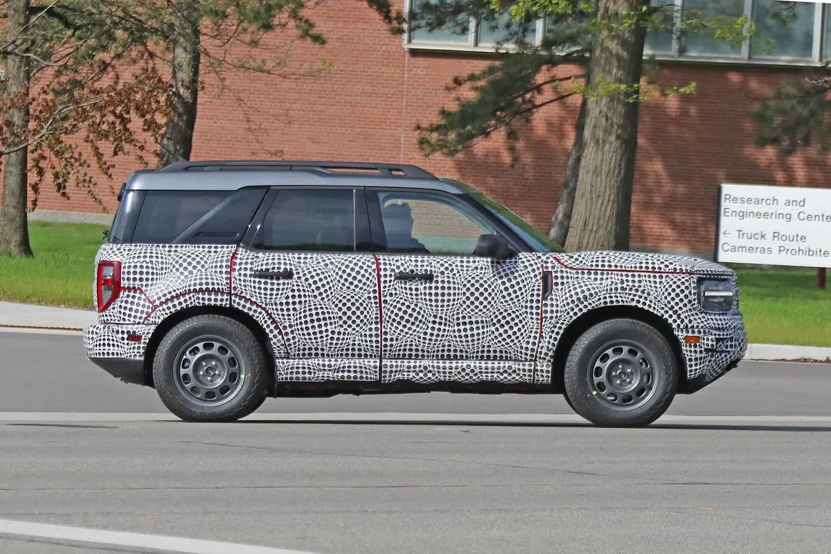 Nuovo Ford Bronco: sarà sia SUV che fuoristrada [Foto spia] (17)