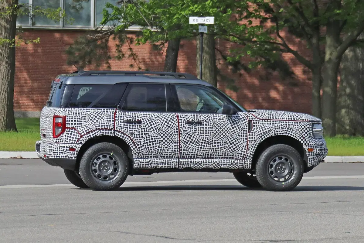 Nuovo Ford Bronco: sarà sia SUV che fuoristrada [Foto spia] (19)