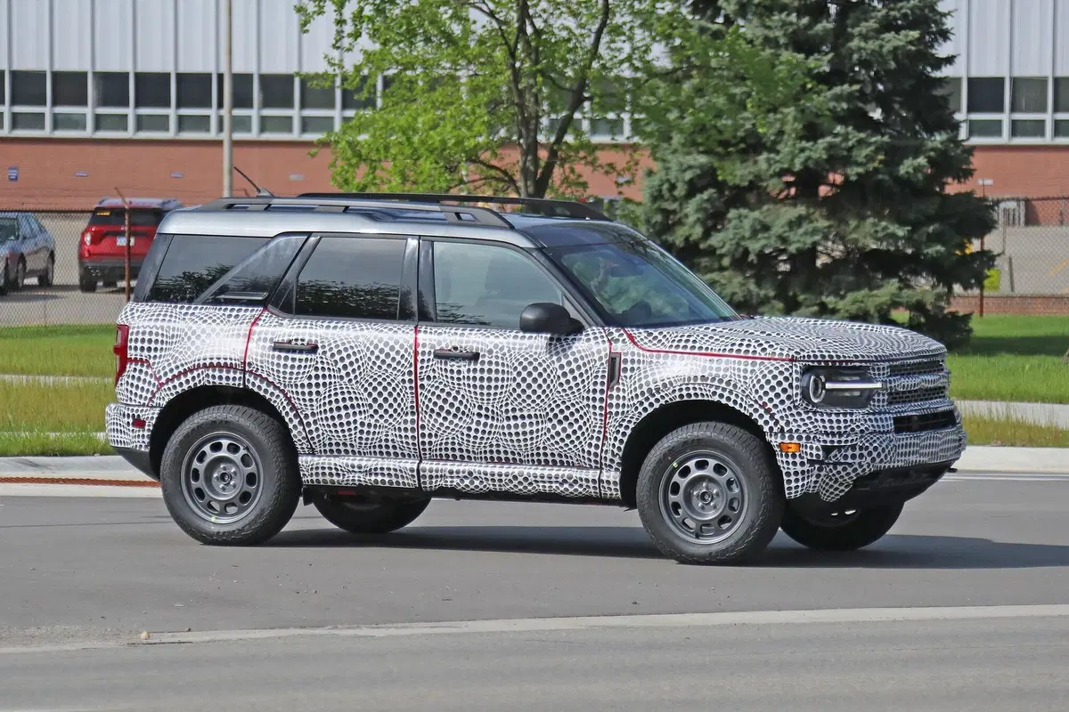 Nuovo Ford Bronco: sarà sia SUV che fuoristrada [Foto spia] (18)