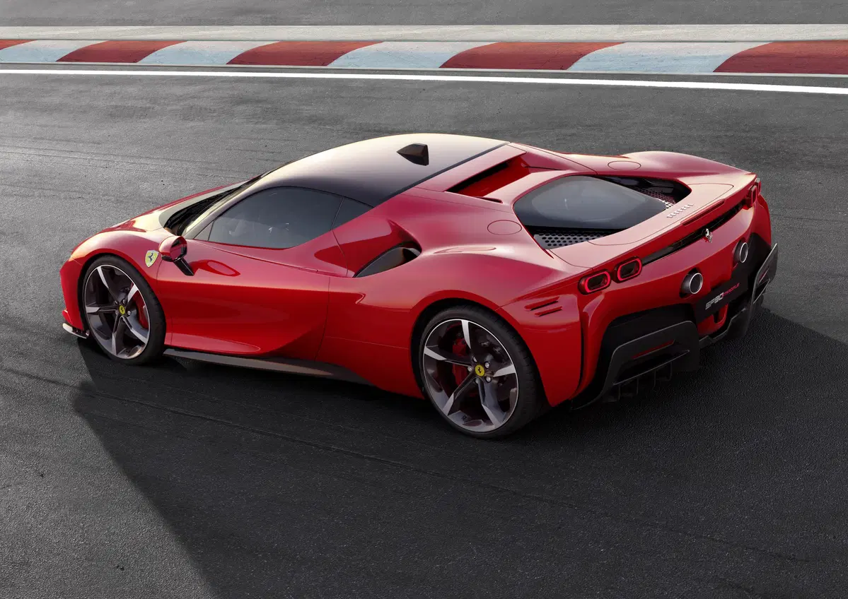 Ferrari SF90 Stradale, la rivoluzione di Maranello (4)