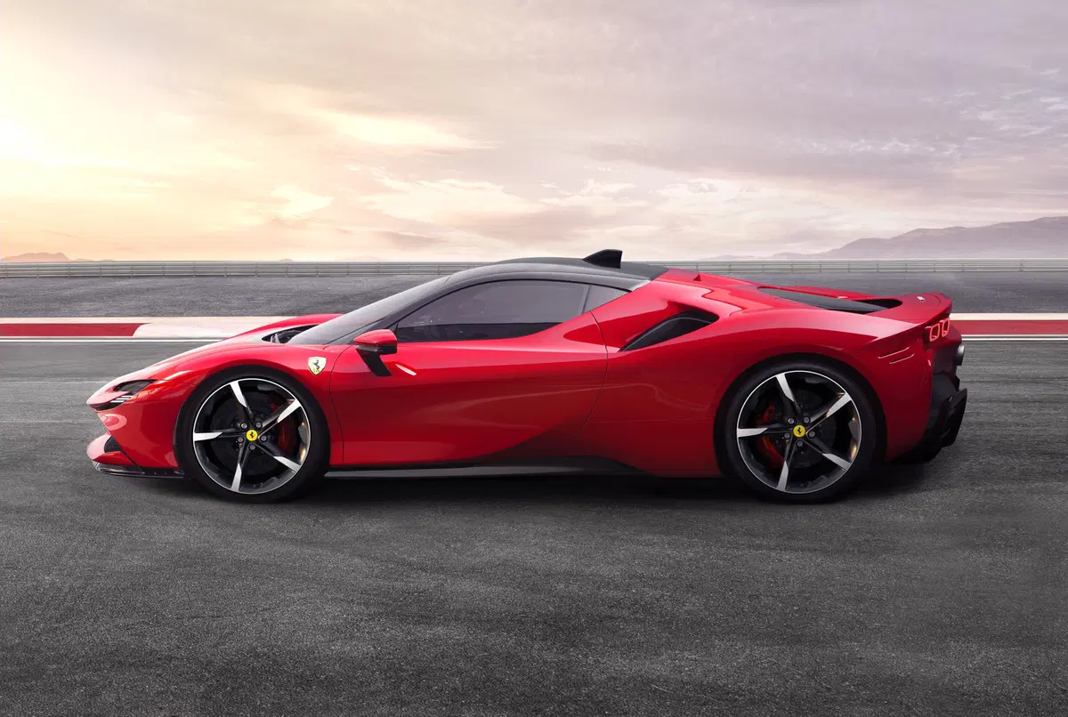 Ferrari SF90 Stradale, la rivoluzione di Maranello (6)