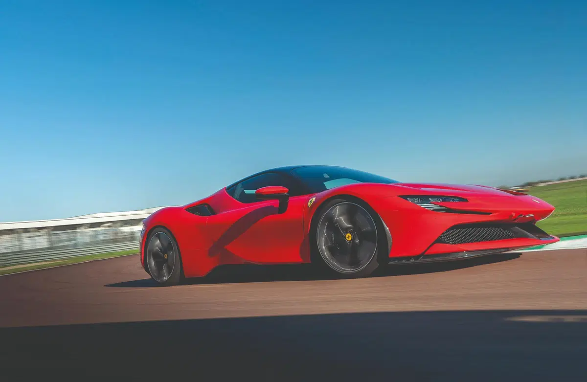 Ferrari SF90 Stradale, la rivoluzione di Maranello (10)