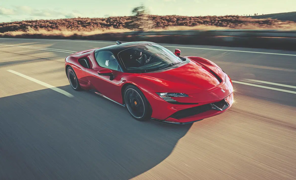 Ferrari SF90 Stradale, la rivoluzione di Maranello