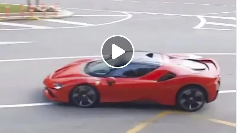 Leclerc sgomma a Montecarlo con la Ferrari SF90 Stradale! [VIDEO]