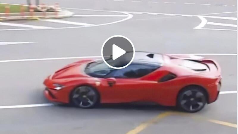 Leclerc sgomma a Montecarlo con la Ferrari SF90 Stradale! [VIDEO]