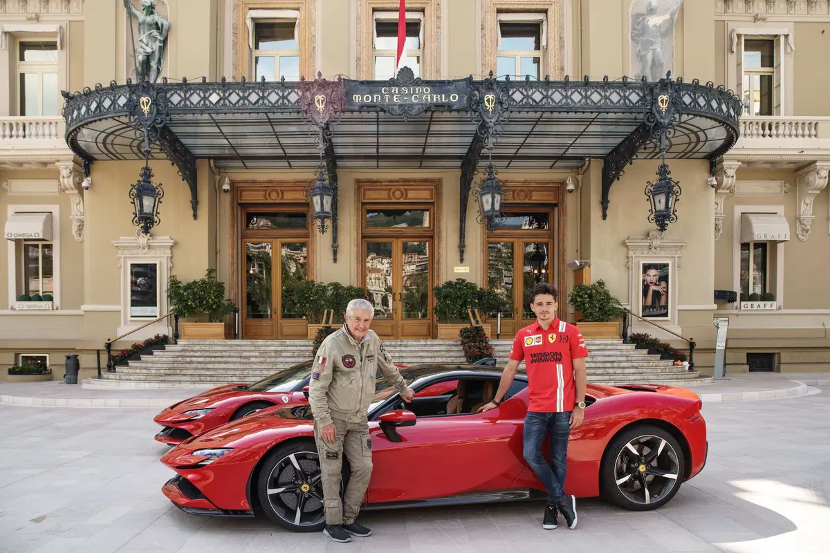 F1: Charles Leclerc, il backstage delle riprese con la Ferrari SF90 Stradale a Monaco [Video] (8)