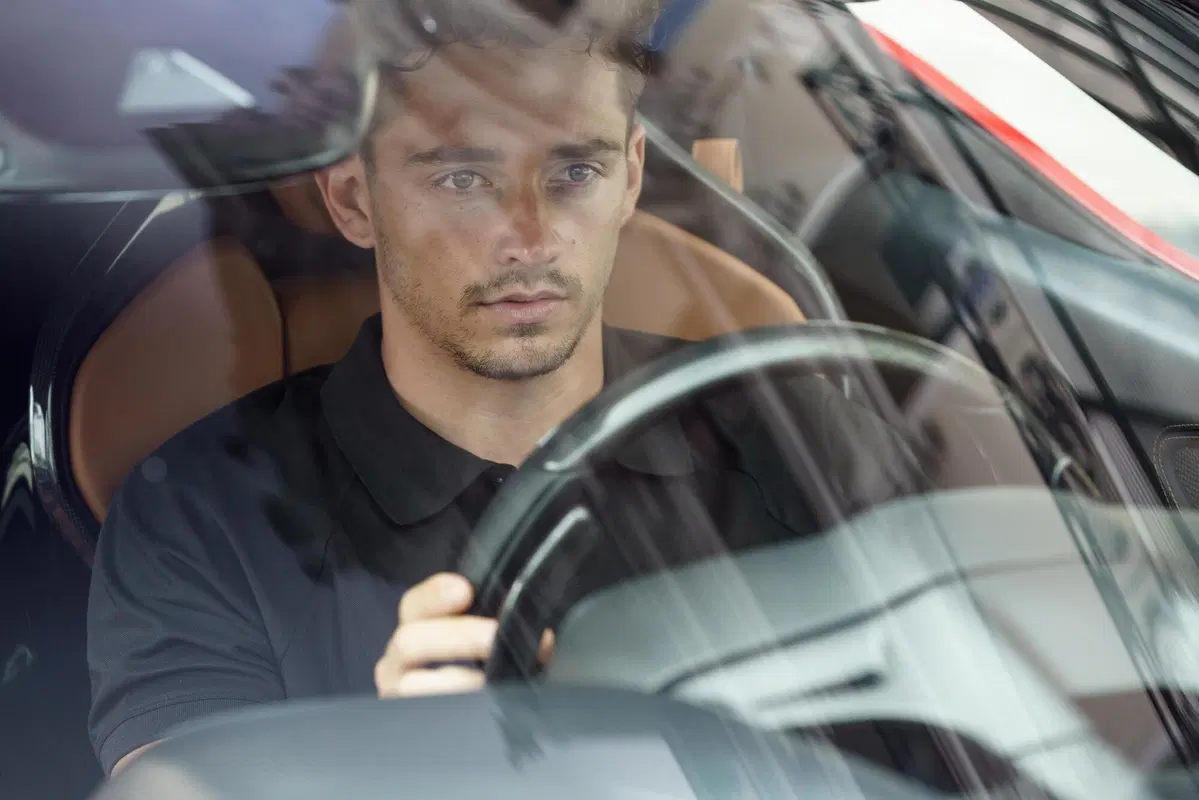 F1: Charles Leclerc, il backstage delle riprese con la Ferrari SF90 Stradale a Monaco [Video] (5)