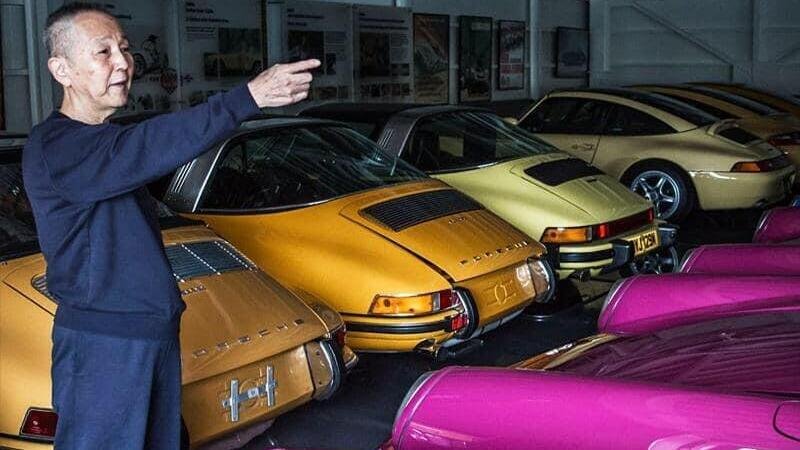 Il vecchio pilota asiatico che smania per le Porsche di ogni tipo (se ne intende): Ikuzawa&rsquo;s Garage da urlo