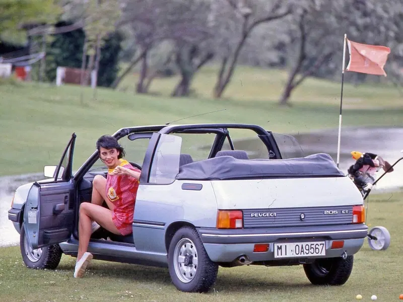 Tra le pi&ugrave; desiderate degli anni '80 tra i giovani c'era la Peugeot 205 Cabriolet, anch'essa opera di Pininfarina
