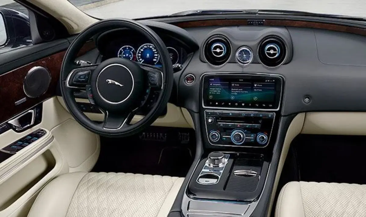 Jaguar XJ (2009-20) (12)