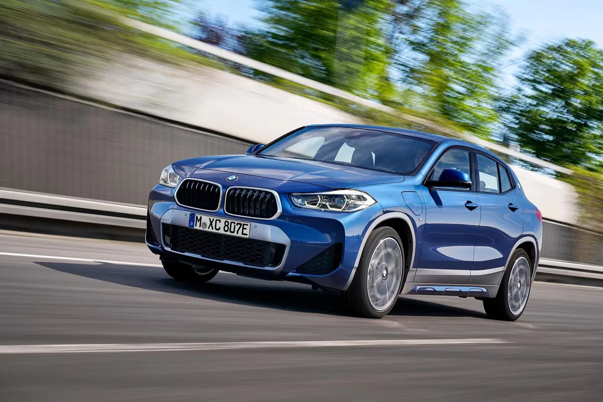 BMW X2 xDrive 25e, sul SUV arriva l'ibrido plug-in (4)