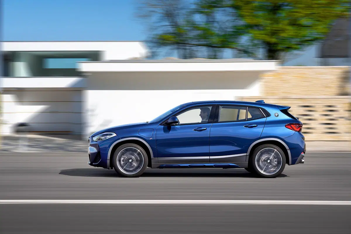 BMW X2 xDrive 25e, sul SUV arriva l'ibrido plug-in (5)
