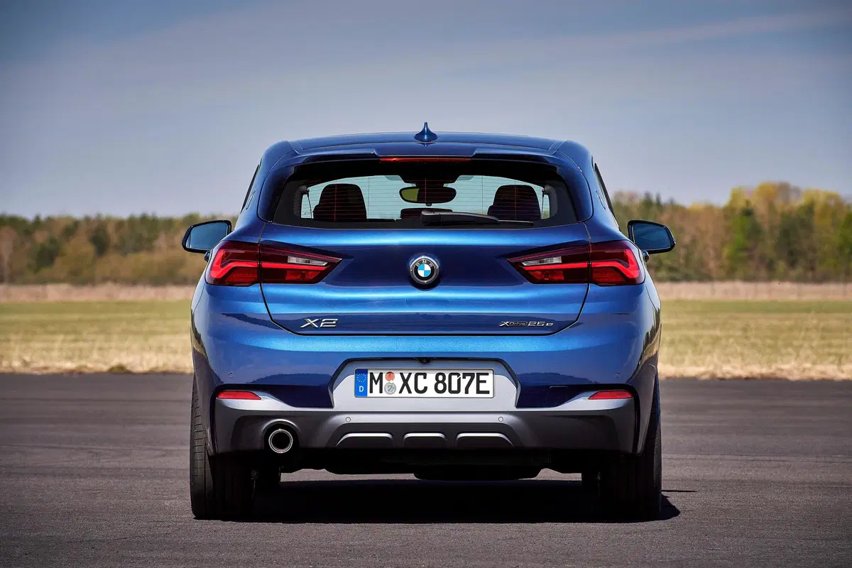 BMW X2 xDrive 25e, sul SUV arriva l'ibrido plug-in (11)