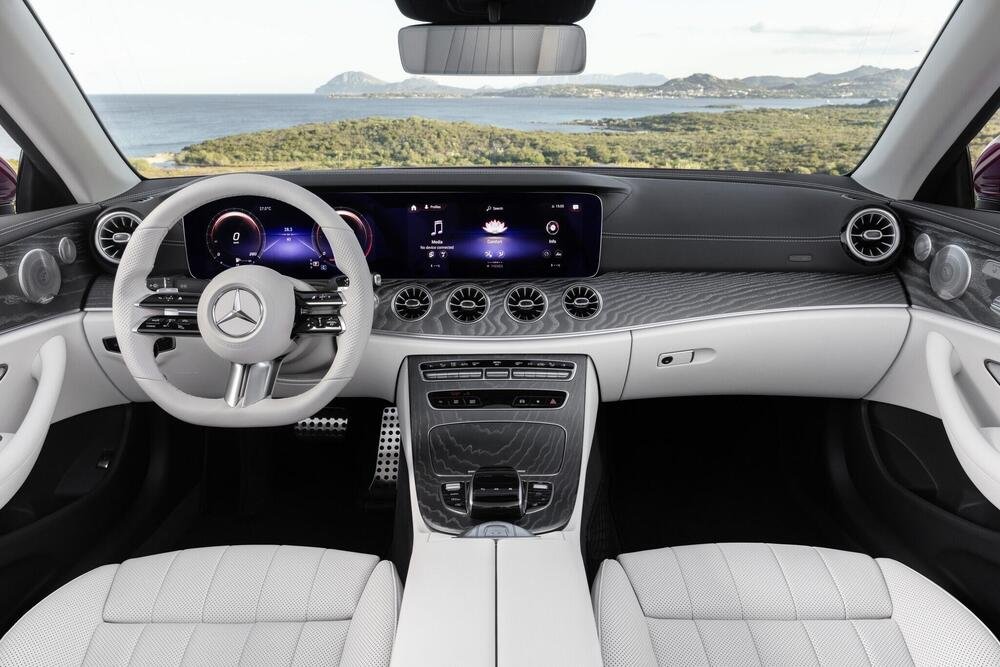 Gli interni rinnovati della Mercedes Classe E Coup&eacute; e Cabrio 2020