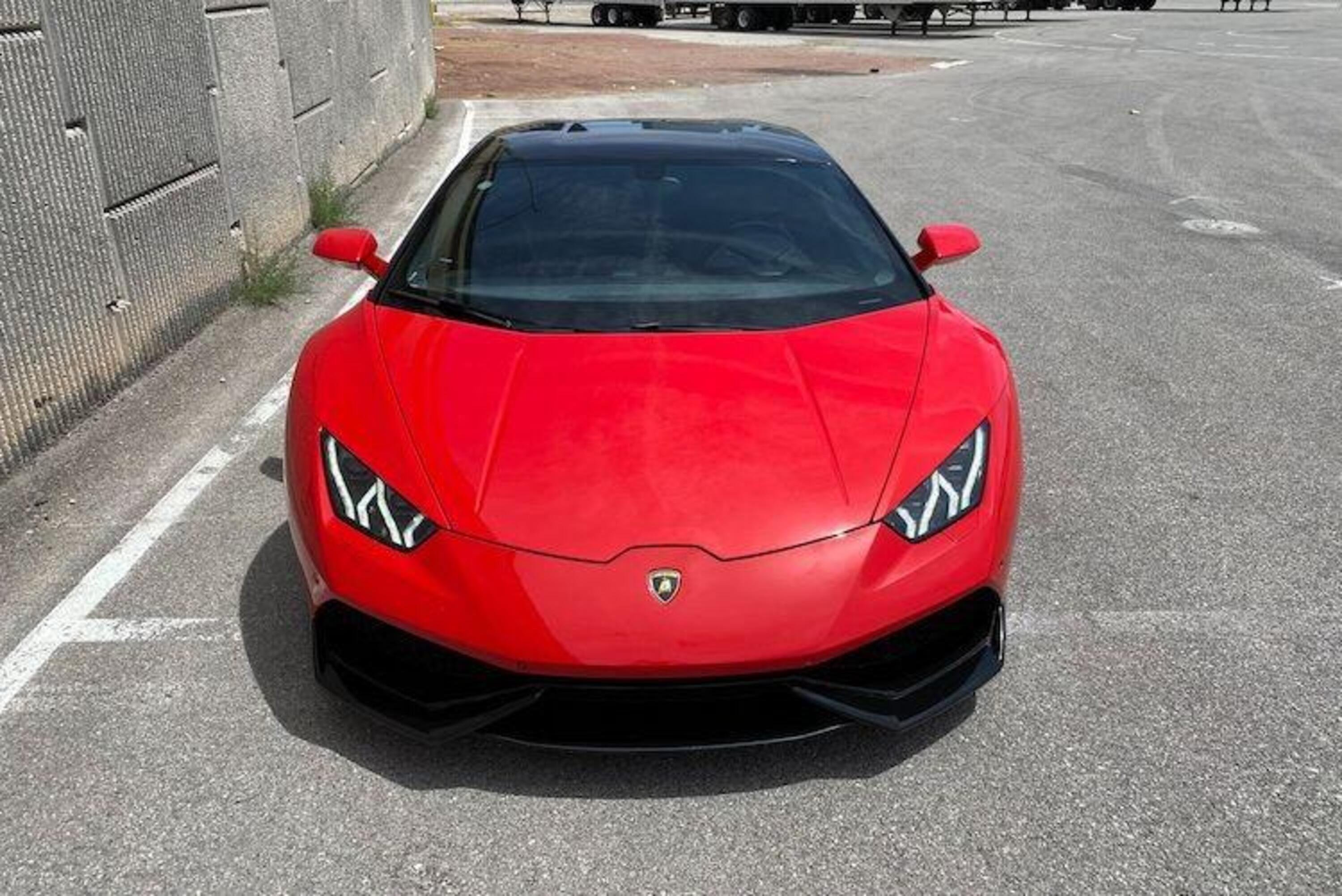 In vendita: Lamborghini Huracan con 300.000KM e 2000 guidatori alle spalle